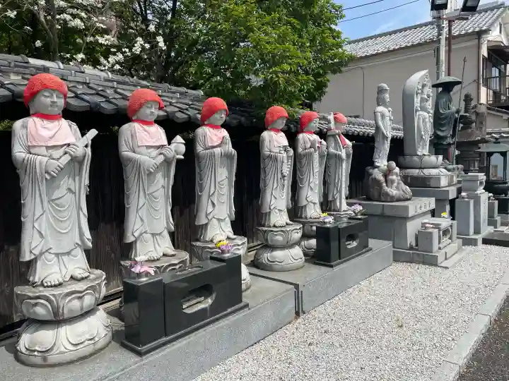 石上寺の{uncategorized: "未分類", other: "その他", undefined: "問題あり", building: "その他建物", grave: "お墓", sacred_gate: "鳥居", guardian: "狛犬", statue: "像", buddha: "仏像", history: "歴史", nature: "自然", garden: "庭園", animal: "動物", pagoda: "塔", temizu: "手水舎", mountain_gate: "山門・神門", sanctuary: "本殿・本堂", subordinate: "末社・摂社", art: "芸術", scenery: "景色", jizo: "地蔵", ema: "絵馬", goshuin: "御朱印", omikuji: "おみくじ", items: "授与品その他", amulet: "お守り", goshuincho: "御朱印帳", eats: "食事", festival: "お祭り", votive_dance: "神楽", shichigosan: "七五三参", wedding: "結婚式", experience: "体験その他", initially: "初詣", around: "周辺", anti_infection: "感染症対策"}