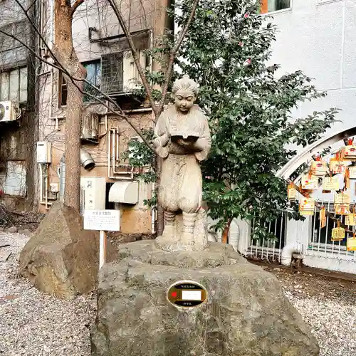 花園神社の像