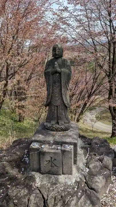 六角堂(深山峠新四国八十八ヶ所霊場)の地蔵
