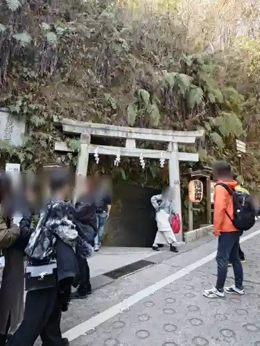 銭洗弁財天宇賀福神社の{uncategorized: "未分類", other: "その他", undefined: "問題あり", building: "その他建物", grave: "お墓", sacred_gate: "鳥居", guardian: "狛犬", statue: "像", buddha: "仏像", history: "歴史", nature: "自然", garden: "庭園", animal: "動物", pagoda: "塔", temizu: "手水舎", mountain_gate: "山門・神門", sanctuary: "本殿・本堂", subordinate: "末社・摂社", art: "芸術", scenery: "景色", jizo: "地蔵", ema: "絵馬", goshuin: "御朱印", omikuji: "おみくじ", items: "授与品その他", amulet: "お守り", goshuincho: "御朱印帳", eats: "食事", festival: "お祭り", votive_dance: "神楽", shichigosan: "七五三参", wedding: "結婚式", experience: "体験その他", initially: "初詣", around: "周辺", anti_infection: "感染症対策"}