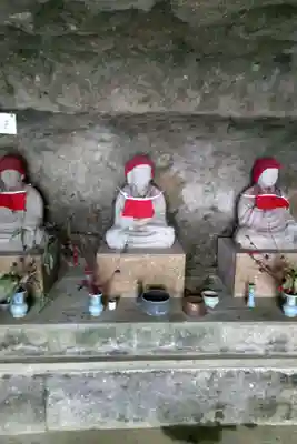 穴弘法（古城山遍照閣）(岐阜県)