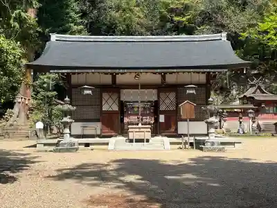 宇太水分神社（中社）の{uncategorized: "未分類", other: "その他", undefined: "問題あり", building: "その他建物", grave: "お墓", sacred_gate: "鳥居", guardian: "狛犬", statue: "像", buddha: "仏像", history: "歴史", nature: "自然", garden: "庭園", animal: "動物", pagoda: "塔", temizu: "手水舎", mountain_gate: "山門・神門", sanctuary: "本殿・本堂", subordinate: "末社・摂社", art: "芸術", scenery: "景色", jizo: "地蔵", ema: "絵馬", goshuin: "御朱印", omikuji: "おみくじ", items: "授与品その他", amulet: "お守り", goshuincho: "御朱印帳", eats: "食事", festival: "お祭り", votive_dance: "神楽", shichigosan: "七五三参", wedding: "結婚式", experience: "体験その他", initially: "初詣", around: "周辺", anti_infection: "感染症対策"}