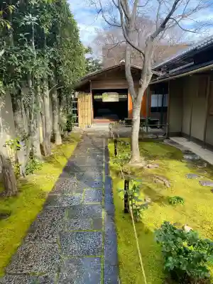 黄梅院の{uncategorized: "未分類", other: "その他", undefined: "問題あり", building: "その他建物", grave: "お墓", sacred_gate: "鳥居", guardian: "狛犬", statue: "像", buddha: "仏像", history: "歴史", nature: "自然", garden: "庭園", animal: "動物", pagoda: "塔", temizu: "手水舎", mountain_gate: "山門・神門", sanctuary: "本殿・本堂", subordinate: "末社・摂社", art: "芸術", scenery: "景色", jizo: "地蔵", ema: "絵馬", goshuin: "御朱印", omikuji: "おみくじ", items: "授与品その他", amulet: "お守り", goshuincho: "御朱印帳", eats: "食事", festival: "お祭り", votive_dance: "神楽", shichigosan: "七五三参", wedding: "結婚式", experience: "体験その他", initially: "初詣", around: "周辺", anti_infection: "感染症対策"}