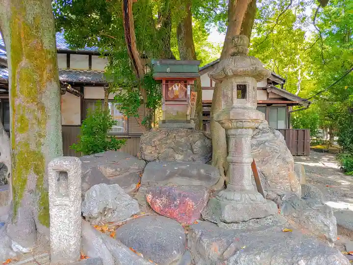 六所社(下飯田)の末社・摂社