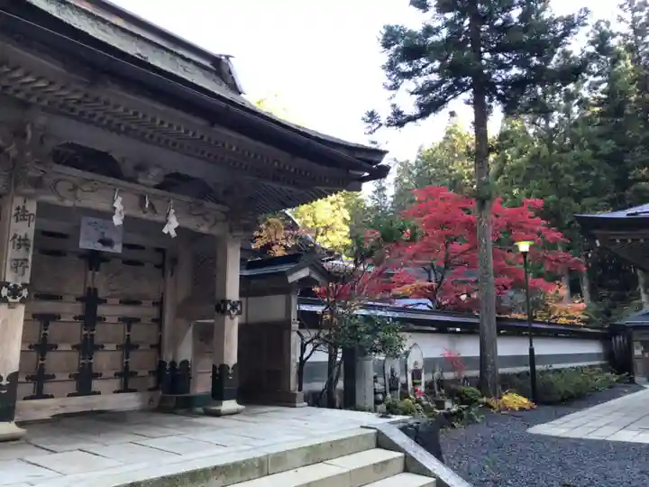 高野山金剛峯寺奥の院(和歌山県)