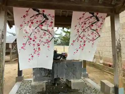 素鵞神社の{uncategorized: "未分類", other: "その他", undefined: "問題あり", building: "その他建物", grave: "お墓", sacred_gate: "鳥居", guardian: "狛犬", statue: "像", buddha: "仏像", history: "歴史", nature: "自然", garden: "庭園", animal: "動物", pagoda: "塔", temizu: "手水舎", mountain_gate: "山門・神門", sanctuary: "本殿・本堂", subordinate: "末社・摂社", art: "芸術", scenery: "景色", jizo: "地蔵", ema: "絵馬", goshuin: "御朱印", omikuji: "おみくじ", items: "授与品その他", amulet: "お守り", goshuincho: "御朱印帳", eats: "食事", festival: "お祭り", votive_dance: "神楽", shichigosan: "七五三参", wedding: "結婚式", experience: "体験その他", initially: "初詣", around: "周辺", anti_infection: "感染症対策"}