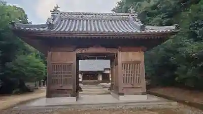 白鳥神社の山門
