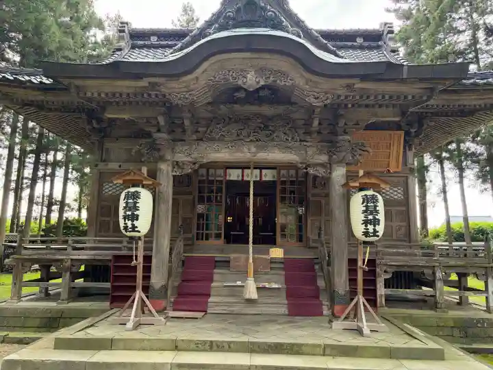 守りの神 藤基神社の{uncategorized: "未分類", other: "その他", undefined: "問題あり", building: "その他建物", grave: "お墓", sacred_gate: "鳥居", guardian: "狛犬", statue: "像", buddha: "仏像", history: "歴史", nature: "自然", garden: "庭園", animal: "動物", pagoda: "塔", temizu: "手水舎", mountain_gate: "山門・神門", sanctuary: "本殿・本堂", subordinate: "末社・摂社", art: "芸術", scenery: "景色", jizo: "地蔵", ema: "絵馬", goshuin: "御朱印", omikuji: "おみくじ", items: "授与品その他", amulet: "お守り", goshuincho: "御朱印帳", eats: "食事", festival: "お祭り", votive_dance: "神楽", shichigosan: "七五三参", wedding: "結婚式", experience: "体験その他", initially: "初詣", around: "周辺", anti_infection: "感染症対策"}