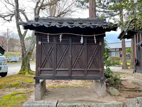 那波加神社の末社