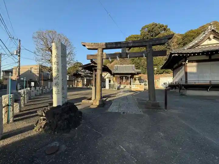 本町稲荷神社の{uncategorized: "未分類", other: "その他", undefined: "問題あり", building: "その他建物", grave: "お墓", sacred_gate: "鳥居", guardian: "狛犬", statue: "像", buddha: "仏像", history: "歴史", nature: "自然", garden: "庭園", animal: "動物", pagoda: "塔", temizu: "手水舎", mountain_gate: "山門・神門", sanctuary: "本殿・本堂", subordinate: "末社・摂社", art: "芸術", scenery: "景色", jizo: "地蔵", ema: "絵馬", goshuin: "御朱印", omikuji: "おみくじ", items: "授与品その他", amulet: "お守り", goshuincho: "御朱印帳", eats: "食事", festival: "お祭り", votive_dance: "神楽", shichigosan: "七五三参", wedding: "結婚式", experience: "体験その他", initially: "初詣", around: "周辺", anti_infection: "感染症対策"}