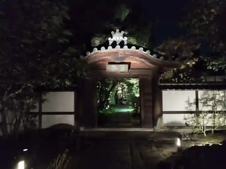 圓徳院の山門・神門