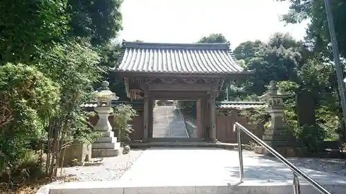 妙立寺の山門