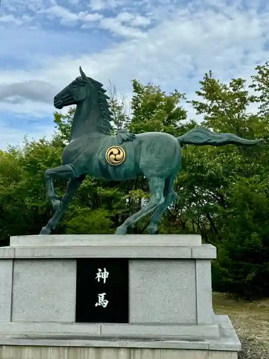 中富良野神社の像