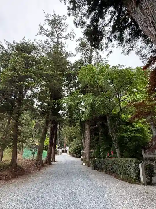 安志加茂神社の{uncategorized: "未分類", other: "その他", undefined: "問題あり", building: "その他建物", grave: "お墓", sacred_gate: "鳥居", guardian: "狛犬", statue: "像", buddha: "仏像", history: "歴史", nature: "自然", garden: "庭園", animal: "動物", pagoda: "塔", temizu: "手水舎", mountain_gate: "山門・神門", sanctuary: "本殿・本堂", subordinate: "末社・摂社", art: "芸術", scenery: "景色", jizo: "地蔵", ema: "絵馬", goshuin: "御朱印", omikuji: "おみくじ", items: "授与品その他", amulet: "お守り", goshuincho: "御朱印帳", eats: "食事", festival: "お祭り", votive_dance: "神楽", shichigosan: "七五三参", wedding: "結婚式", experience: "体験その他", initially: "初詣", around: "周辺", anti_infection: "感染症対策"}