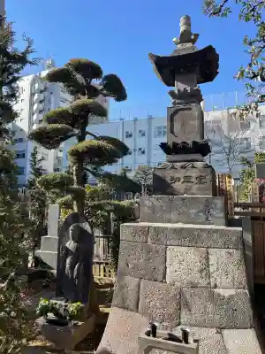栄松院の{uncategorized: "未分類", other: "その他", undefined: "問題あり", building: "その他建物", grave: "お墓", sacred_gate: "鳥居", guardian: "狛犬", statue: "像", buddha: "仏像", history: "歴史", nature: "自然", garden: "庭園", animal: "動物", pagoda: "塔", temizu: "手水舎", mountain_gate: "山門・神門", sanctuary: "本殿・本堂", subordinate: "末社・摂社", art: "芸術", scenery: "景色", jizo: "地蔵", ema: "絵馬", goshuin: "御朱印", omikuji: "おみくじ", items: "授与品その他", amulet: "お守り", goshuincho: "御朱印帳", eats: "食事", festival: "お祭り", votive_dance: "神楽", shichigosan: "七五三参", wedding: "結婚式", experience: "体験その他", initially: "初詣", around: "周辺", anti_infection: "感染症対策"}