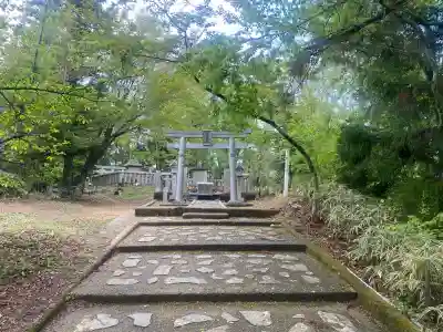 高龗神社の{uncategorized: "未分類", other: "その他", undefined: "問題あり", building: "その他建物", grave: "お墓", sacred_gate: "鳥居", guardian: "狛犬", statue: "像", buddha: "仏像", history: "歴史", nature: "自然", garden: "庭園", animal: "動物", pagoda: "塔", temizu: "手水舎", mountain_gate: "山門・神門", sanctuary: "本殿・本堂", subordinate: "末社・摂社", art: "芸術", scenery: "景色", jizo: "地蔵", ema: "絵馬", goshuin: "御朱印", omikuji: "おみくじ", items: "授与品その他", amulet: "お守り", goshuincho: "御朱印帳", eats: "食事", festival: "お祭り", votive_dance: "神楽", shichigosan: "七五三参", wedding: "結婚式", experience: "体験その他", initially: "初詣", around: "周辺", anti_infection: "感染症対策"}
