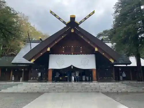 北海道神宮の{uncategorized: "未分類", other: "その他", undefined: "問題あり", building: "その他建物", grave: "お墓", sacred_gate: "鳥居", guardian: "狛犬", statue: "像", buddha: "仏像", history: "歴史", nature: "自然", garden: "庭園", animal: "動物", pagoda: "塔", temizu: "手水舎", mountain_gate: "山門・神門", sanctuary: "本殿・本堂", subordinate: "末社・摂社", art: "芸術", scenery: "景色", jizo: "地蔵", ema: "絵馬", goshuin: "御朱印", omikuji: "おみくじ", items: "授与品その他", amulet: "お守り", goshuincho: "御朱印帳", eats: "食事", festival: "お祭り", votive_dance: "神楽", shichigosan: "七五三参", wedding: "結婚式", experience: "体験その他", initially: "初詣", around: "周辺", anti_infection: "感染症対策"}