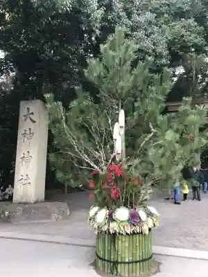 大神神社の{uncategorized: "未分類", other: "その他", undefined: "問題あり", building: "その他建物", grave: "お墓", sacred_gate: "鳥居", guardian: "狛犬", statue: "像", buddha: "仏像", history: "歴史", nature: "自然", garden: "庭園", animal: "動物", pagoda: "塔", temizu: "手水舎", mountain_gate: "山門・神門", sanctuary: "本殿・本堂", subordinate: "末社・摂社", art: "芸術", scenery: "景色", jizo: "地蔵", ema: "絵馬", goshuin: "御朱印", omikuji: "おみくじ", items: "授与品その他", amulet: "お守り", goshuincho: "御朱印帳", eats: "食事", festival: "お祭り", votive_dance: "神楽", shichigosan: "七五三参", wedding: "結婚式", experience: "体験その他", initially: "初詣", around: "周辺", anti_infection: "感染症対策"}