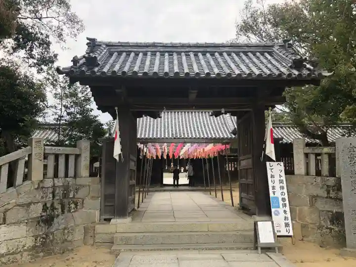 白鳥神社の{uncategorized: "未分類", other: "その他", undefined: "問題あり", building: "その他建物", grave: "お墓", sacred_gate: "鳥居", guardian: "狛犬", statue: "像", buddha: "仏像", history: "歴史", nature: "自然", garden: "庭園", animal: "動物", pagoda: "塔", temizu: "手水舎", mountain_gate: "山門・神門", sanctuary: "本殿・本堂", subordinate: "末社・摂社", art: "芸術", scenery: "景色", jizo: "地蔵", ema: "絵馬", goshuin: "御朱印", omikuji: "おみくじ", items: "授与品その他", amulet: "お守り", goshuincho: "御朱印帳", eats: "食事", festival: "お祭り", votive_dance: "神楽", shichigosan: "七五三参", wedding: "結婚式", experience: "体験その他", initially: "初詣", around: "周辺", anti_infection: "感染症対策"}