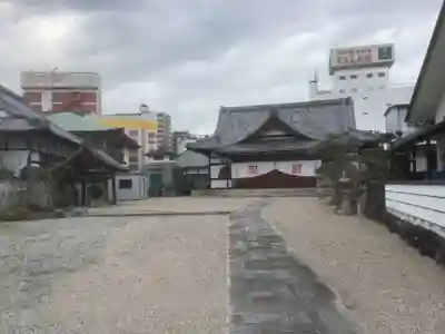 法華寺の本殿・本堂