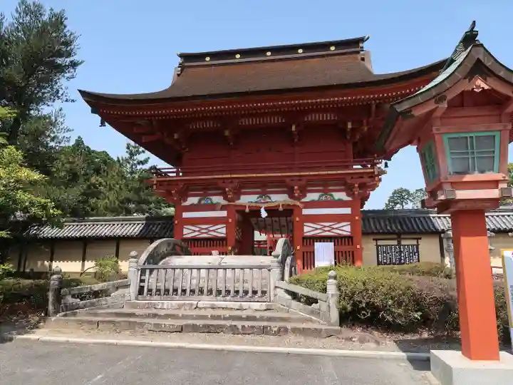 美濃國一宮 南宮大社の山門・神門