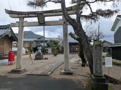賀茂神社の{uncategorized: "未分類", other: "その他", undefined: "問題あり", building: "その他建物", grave: "お墓", sacred_gate: "鳥居", guardian: "狛犬", statue: "像", buddha: "仏像", history: "歴史", nature: "自然", garden: "庭園", animal: "動物", pagoda: "塔", temizu: "手水舎", mountain_gate: "山門・神門", sanctuary: "本殿・本堂", subordinate: "末社・摂社", art: "芸術", scenery: "景色", jizo: "地蔵", ema: "絵馬", goshuin: "御朱印", omikuji: "おみくじ", items: "授与品その他", amulet: "お守り", goshuincho: "御朱印帳", eats: "食事", festival: "お祭り", votive_dance: "神楽", shichigosan: "七五三参", wedding: "結婚式", experience: "体験その他", initially: "初詣", around: "周辺", anti_infection: "感染症対策"}