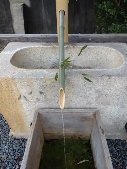 賀羅加波神社の手水舎