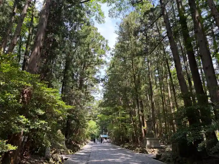 彌彦神社の{uncategorized: "未分類", other: "その他", undefined: "問題あり", building: "その他建物", grave: "お墓", sacred_gate: "鳥居", guardian: "狛犬", statue: "像", buddha: "仏像", history: "歴史", nature: "自然", garden: "庭園", animal: "動物", pagoda: "塔", temizu: "手水舎", mountain_gate: "山門・神門", sanctuary: "本殿・本堂", subordinate: "末社・摂社", art: "芸術", scenery: "景色", jizo: "地蔵", ema: "絵馬", goshuin: "御朱印", omikuji: "おみくじ", items: "授与品その他", amulet: "お守り", goshuincho: "御朱印帳", eats: "食事", festival: "お祭り", votive_dance: "神楽", shichigosan: "七五三参", wedding: "結婚式", experience: "体験その他", initially: "初詣", around: "周辺", anti_infection: "感染症対策"}