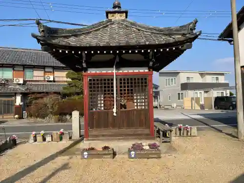 地蔵堂(子安地蔵)の{uncategorized: "未分類", other: "その他", undefined: "問題あり", building: "その他建物", grave: "お墓", sacred_gate: "鳥居", guardian: "狛犬", statue: "像", buddha: "仏像", history: "歴史", nature: "自然", garden: "庭園", animal: "動物", pagoda: "塔", temizu: "手水舎", mountain_gate: "山門・神門", sanctuary: "本殿・本堂", subordinate: "末社・摂社", art: "芸術", scenery: "景色", jizo: "地蔵", ema: "絵馬", goshuin: "御朱印", omikuji: "おみくじ", items: "授与品その他", amulet: "お守り", goshuincho: "御朱印帳", eats: "食事", festival: "お祭り", votive_dance: "神楽", shichigosan: "七五三参", wedding: "結婚式", experience: "体験その他", initially: "初詣", around: "周辺", anti_infection: "感染症対策"}