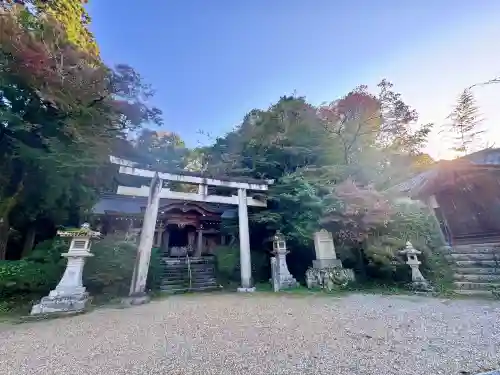 建水分神社の{uncategorized: "未分類", other: "その他", undefined: "問題あり", building: "その他建物", grave: "お墓", sacred_gate: "鳥居", guardian: "狛犬", statue: "像", buddha: "仏像", history: "歴史", nature: "自然", garden: "庭園", animal: "動物", pagoda: "塔", temizu: "手水舎", mountain_gate: "山門・神門", sanctuary: "本殿・本堂", subordinate: "末社・摂社", art: "芸術", scenery: "景色", jizo: "地蔵", ema: "絵馬", goshuin: "御朱印", omikuji: "おみくじ", items: "授与品その他", amulet: "お守り", goshuincho: "御朱印帳", eats: "食事", festival: "お祭り", votive_dance: "神楽", shichigosan: "七五三参", wedding: "結婚式", experience: "体験その他", initially: "初詣", around: "周辺", anti_infection: "感染症対策"}