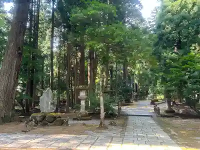 雄山神社中宮祈願殿の{uncategorized: "未分類", other: "その他", undefined: "問題あり", building: "その他建物", grave: "お墓", sacred_gate: "鳥居", guardian: "狛犬", statue: "像", buddha: "仏像", history: "歴史", nature: "自然", garden: "庭園", animal: "動物", pagoda: "塔", temizu: "手水舎", mountain_gate: "山門・神門", sanctuary: "本殿・本堂", subordinate: "末社・摂社", art: "芸術", scenery: "景色", jizo: "地蔵", ema: "絵馬", goshuin: "御朱印", omikuji: "おみくじ", items: "授与品その他", amulet: "お守り", goshuincho: "御朱印帳", eats: "食事", festival: "お祭り", votive_dance: "神楽", shichigosan: "七五三参", wedding: "結婚式", experience: "体験その他", initially: "初詣", around: "周辺", anti_infection: "感染症対策"}