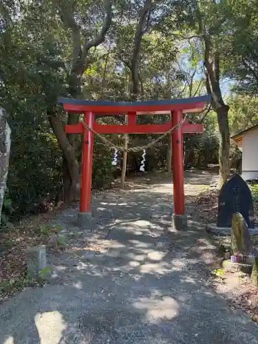 稲荷神社の{uncategorized: "未分類", other: "その他", undefined: "問題あり", building: "その他建物", grave: "お墓", sacred_gate: "鳥居", guardian: "狛犬", statue: "像", buddha: "仏像", history: "歴史", nature: "自然", garden: "庭園", animal: "動物", pagoda: "塔", temizu: "手水舎", mountain_gate: "山門・神門", sanctuary: "本殿・本堂", subordinate: "末社・摂社", art: "芸術", scenery: "景色", jizo: "地蔵", ema: "絵馬", goshuin: "御朱印", omikuji: "おみくじ", items: "授与品その他", amulet: "お守り", goshuincho: "御朱印帳", eats: "食事", festival: "お祭り", votive_dance: "神楽", shichigosan: "七五三参", wedding: "結婚式", experience: "体験その他", initially: "初詣", around: "周辺", anti_infection: "感染症対策"}