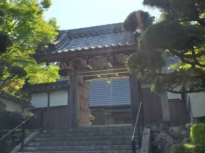 三寶寺の山門・神門