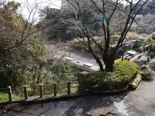 丹那神社の庭園