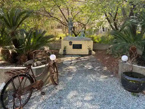 かっぱの寺 栖足寺の{uncategorized: "未分類", other: "その他", undefined: "問題あり", building: "その他建物", grave: "お墓", sacred_gate: "鳥居", guardian: "狛犬", statue: "像", buddha: "仏像", history: "歴史", nature: "自然", garden: "庭園", animal: "動物", pagoda: "塔", temizu: "手水舎", mountain_gate: "山門・神門", sanctuary: "本殿・本堂", subordinate: "末社・摂社", art: "芸術", scenery: "景色", jizo: "地蔵", ema: "絵馬", goshuin: "御朱印", omikuji: "おみくじ", items: "授与品その他", amulet: "お守り", goshuincho: "御朱印帳", eats: "食事", festival: "お祭り", votive_dance: "神楽", shichigosan: "七五三参", wedding: "結婚式", experience: "体験その他", initially: "初詣", around: "周辺", anti_infection: "感染症対策"}