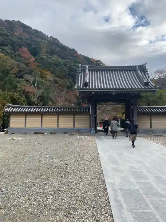 瀧安寺の山門・神門