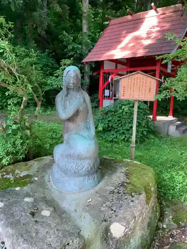 御座石神社の像