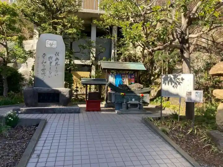 大船観音寺の{uncategorized: "未分類", other: "その他", undefined: "問題あり", building: "その他建物", grave: "お墓", sacred_gate: "鳥居", guardian: "狛犬", statue: "像", buddha: "仏像", history: "歴史", nature: "自然", garden: "庭園", animal: "動物", pagoda: "塔", temizu: "手水舎", mountain_gate: "山門・神門", sanctuary: "本殿・本堂", subordinate: "末社・摂社", art: "芸術", scenery: "景色", jizo: "地蔵", ema: "絵馬", goshuin: "御朱印", omikuji: "おみくじ", items: "授与品その他", amulet: "お守り", goshuincho: "御朱印帳", eats: "食事", festival: "お祭り", votive_dance: "神楽", shichigosan: "七五三参", wedding: "結婚式", experience: "体験その他", initially: "初詣", around: "周辺", anti_infection: "感染症対策"}
