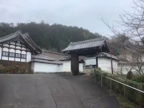 梅龍寺の山門