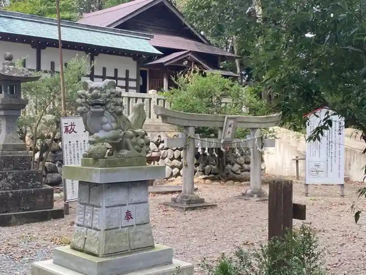 鳴雷神社の狛犬