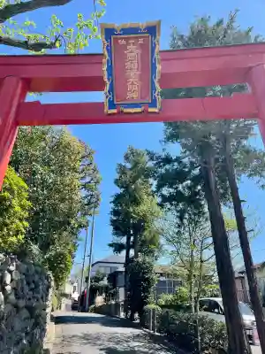 大岡稲荷神社の{uncategorized: "未分類", other: "その他", undefined: "問題あり", building: "その他建物", grave: "お墓", sacred_gate: "鳥居", guardian: "狛犬", statue: "像", buddha: "仏像", history: "歴史", nature: "自然", garden: "庭園", animal: "動物", pagoda: "塔", temizu: "手水舎", mountain_gate: "山門・神門", sanctuary: "本殿・本堂", subordinate: "末社・摂社", art: "芸術", scenery: "景色", jizo: "地蔵", ema: "絵馬", goshuin: "御朱印", omikuji: "おみくじ", items: "授与品その他", amulet: "お守り", goshuincho: "御朱印帳", eats: "食事", festival: "お祭り", votive_dance: "神楽", shichigosan: "七五三参", wedding: "結婚式", experience: "体験その他", initially: "初詣", around: "周辺", anti_infection: "感染症対策"}