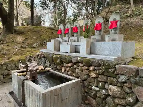 神峯山寺の{uncategorized: "未分類", other: "その他", undefined: "問題あり", building: "その他建物", grave: "お墓", sacred_gate: "鳥居", guardian: "狛犬", statue: "像", buddha: "仏像", history: "歴史", nature: "自然", garden: "庭園", animal: "動物", pagoda: "塔", temizu: "手水舎", mountain_gate: "山門・神門", sanctuary: "本殿・本堂", subordinate: "末社・摂社", art: "芸術", scenery: "景色", jizo: "地蔵", ema: "絵馬", goshuin: "御朱印", omikuji: "おみくじ", items: "授与品その他", amulet: "お守り", goshuincho: "御朱印帳", eats: "食事", festival: "お祭り", votive_dance: "神楽", shichigosan: "七五三参", wedding: "結婚式", experience: "体験その他", initially: "初詣", around: "周辺", anti_infection: "感染症対策"}