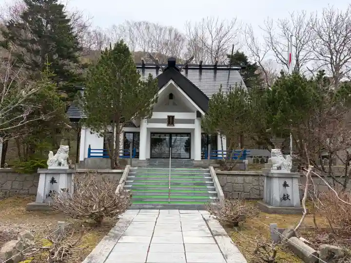 霧多布神社の{uncategorized: "未分類", other: "その他", undefined: "問題あり", building: "その他建物", grave: "お墓", sacred_gate: "鳥居", guardian: "狛犬", statue: "像", buddha: "仏像", history: "歴史", nature: "自然", garden: "庭園", animal: "動物", pagoda: "塔", temizu: "手水舎", mountain_gate: "山門・神門", sanctuary: "本殿・本堂", subordinate: "末社・摂社", art: "芸術", scenery: "景色", jizo: "地蔵", ema: "絵馬", goshuin: "御朱印", omikuji: "おみくじ", items: "授与品その他", amulet: "お守り", goshuincho: "御朱印帳", eats: "食事", festival: "お祭り", votive_dance: "神楽", shichigosan: "七五三参", wedding: "結婚式", experience: "体験その他", initially: "初詣", around: "周辺", anti_infection: "感染症対策"}