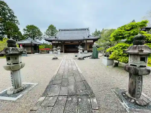 善福寺の{uncategorized: "未分類", other: "その他", undefined: "問題あり", building: "その他建物", grave: "お墓", sacred_gate: "鳥居", guardian: "狛犬", statue: "像", buddha: "仏像", history: "歴史", nature: "自然", garden: "庭園", animal: "動物", pagoda: "塔", temizu: "手水舎", mountain_gate: "山門・神門", sanctuary: "本殿・本堂", subordinate: "末社・摂社", art: "芸術", scenery: "景色", jizo: "地蔵", ema: "絵馬", goshuin: "御朱印", omikuji: "おみくじ", items: "授与品その他", amulet: "お守り", goshuincho: "御朱印帳", eats: "食事", festival: "お祭り", votive_dance: "神楽", shichigosan: "七五三参", wedding: "結婚式", experience: "体験その他", initially: "初詣", around: "周辺", anti_infection: "感染症対策"}
