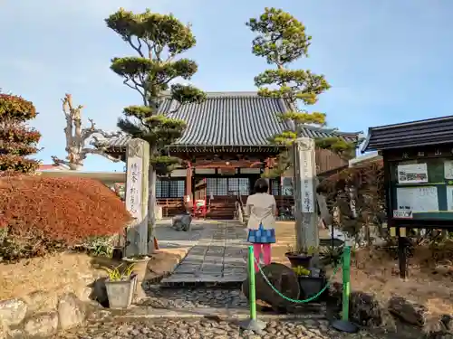 宣隆寺の山門