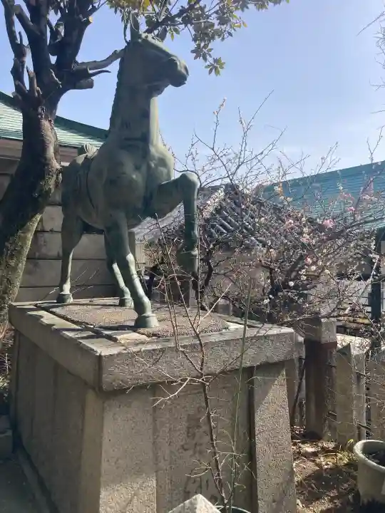 河内國魂神社の{uncategorized: "未分類", other: "その他", undefined: "問題あり", building: "その他建物", grave: "お墓", sacred_gate: "鳥居", guardian: "狛犬", statue: "像", buddha: "仏像", history: "歴史", nature: "自然", garden: "庭園", animal: "動物", pagoda: "塔", temizu: "手水舎", mountain_gate: "山門・神門", sanctuary: "本殿・本堂", subordinate: "末社・摂社", art: "芸術", scenery: "景色", jizo: "地蔵", ema: "絵馬", goshuin: "御朱印", omikuji: "おみくじ", items: "授与品その他", amulet: "お守り", goshuincho: "御朱印帳", eats: "食事", festival: "お祭り", votive_dance: "神楽", shichigosan: "七五三参", wedding: "結婚式", experience: "体験その他", initially: "初詣", around: "周辺", anti_infection: "感染症対策"}