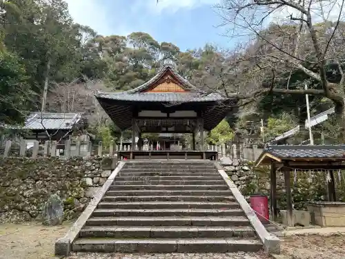 石座神社の{uncategorized: "未分類", other: "その他", undefined: "問題あり", building: "その他建物", grave: "お墓", sacred_gate: "鳥居", guardian: "狛犬", statue: "像", buddha: "仏像", history: "歴史", nature: "自然", garden: "庭園", animal: "動物", pagoda: "塔", temizu: "手水舎", mountain_gate: "山門・神門", sanctuary: "本殿・本堂", subordinate: "末社・摂社", art: "芸術", scenery: "景色", jizo: "地蔵", ema: "絵馬", goshuin: "御朱印", omikuji: "おみくじ", items: "授与品その他", amulet: "お守り", goshuincho: "御朱印帳", eats: "食事", festival: "お祭り", votive_dance: "神楽", shichigosan: "七五三参", wedding: "結婚式", experience: "体験その他", initially: "初詣", around: "周辺", anti_infection: "感染症対策"}