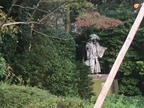 寒川神社の像