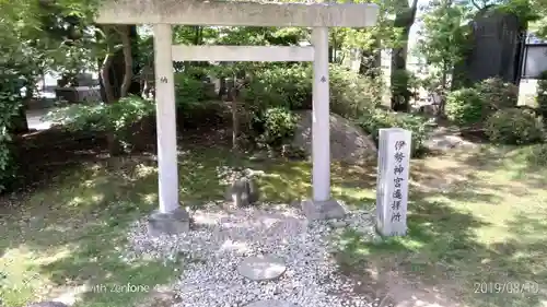 四柱神社の鳥居