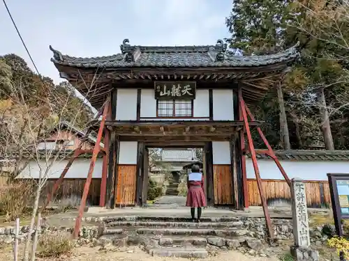 梵釈寺の山門・神門